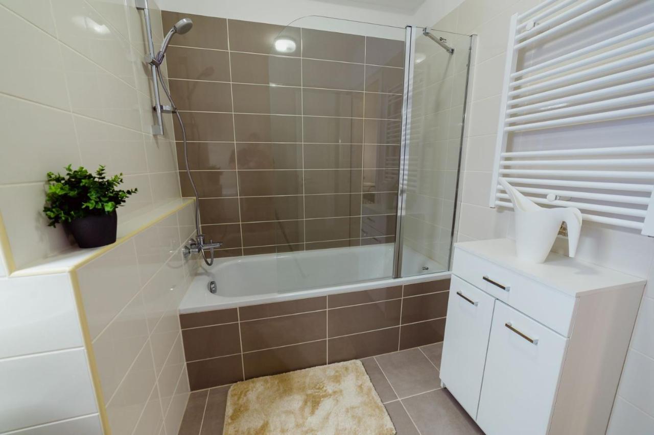 Appartement Corvin Promenade With Free Parking à Budapest Extérieur photo