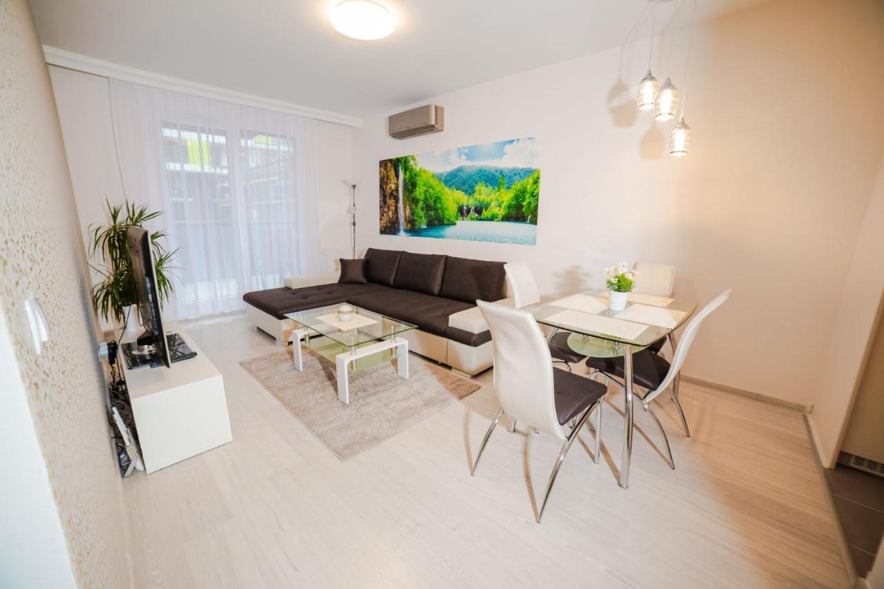 Appartement Corvin Promenade With Free Parking à Budapest Extérieur photo